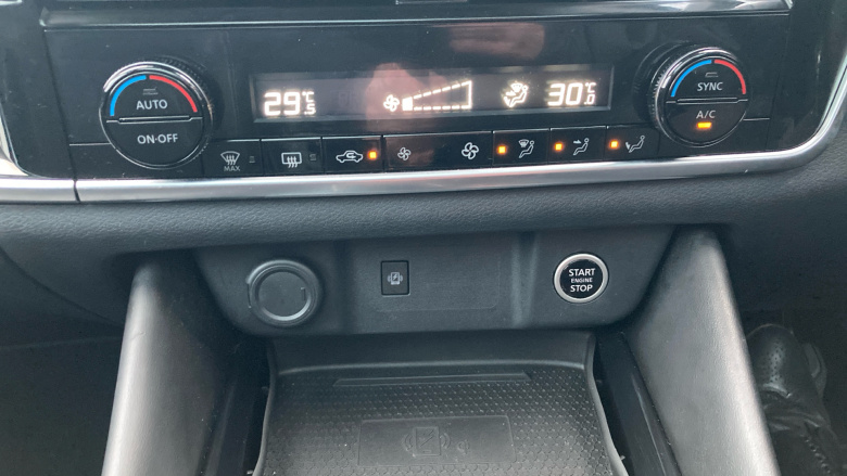 Nissan Qashqai 1.3 DiG-T MH 158 Premiere Edition 5dr Xtronic Petrol Hatchback